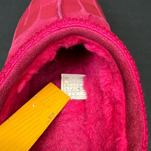 UGG Vibrant Pink Fleece Slippers Size 6 - Picture 7 of 9